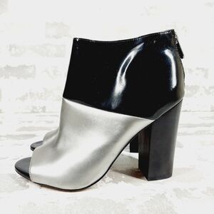 New Circus By Sam Edelman Women Open Toes Zip Up Black/Silver Ankle Boots O613